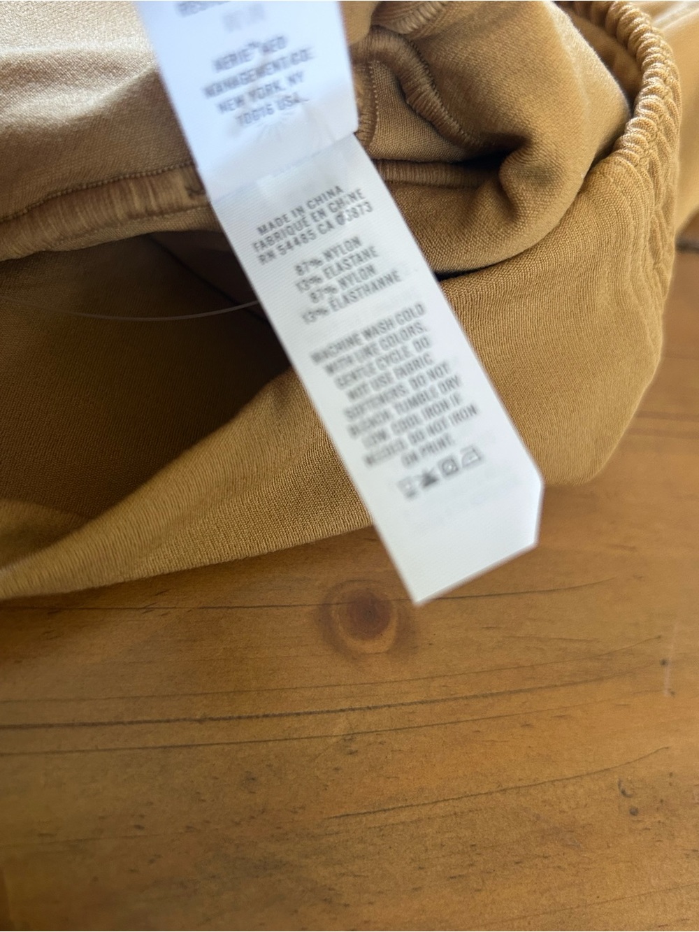 NWT Aerie Offline 3” High-Waist Smocked Waistband Women’s Shorts — Tan - Picture 9 of 9